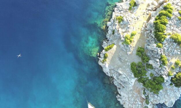 Το άγνωστο ελληνικό νησί στο οποίο βρέθηκε το αρχαιότερο ναυάγιο του κόσμου (vid)