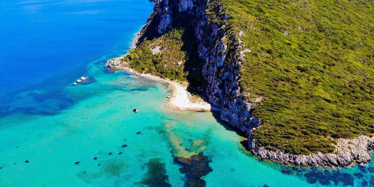 Σφακτηρία: Το άγνωστο ελληνικό νησί με την μακρά ιστορία και τις εξωτικές παραλίες (video)