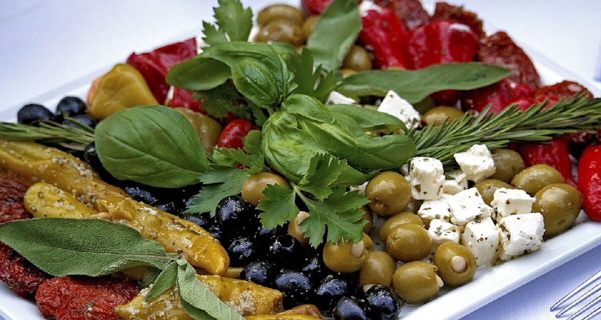 Ένα “μεγάλο τραπέζι” από τη Δράμα έως το Ηράκλειο για την προβολή της ελληνικής γαστρονομίας