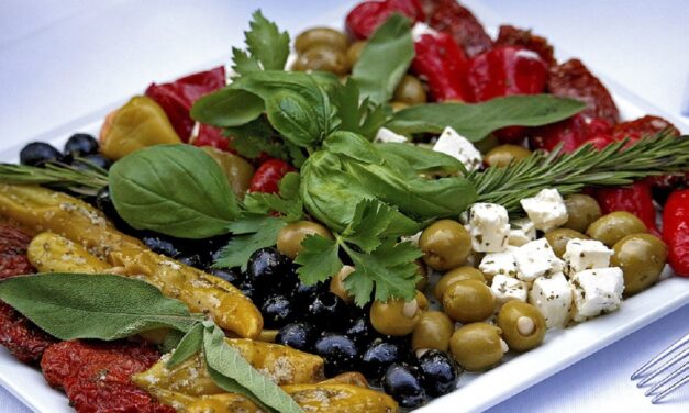 Ένα “μεγάλο τραπέζι” από τη Δράμα έως το Ηράκλειο για την προβολή της ελληνικής γαστρονομίας