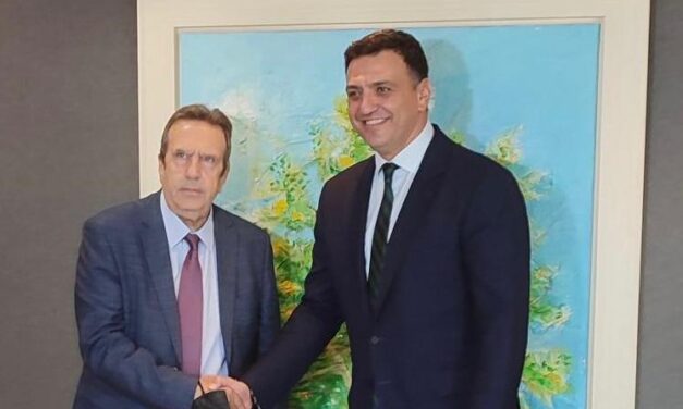 Συνάντηση Κικίλια – Καρανίκα: Οι αυξημένες τουριστικές ροές συνέβαλαν καθοριστικά στη στήριξη των μικρών και μεσαίων επιχειρήσεων