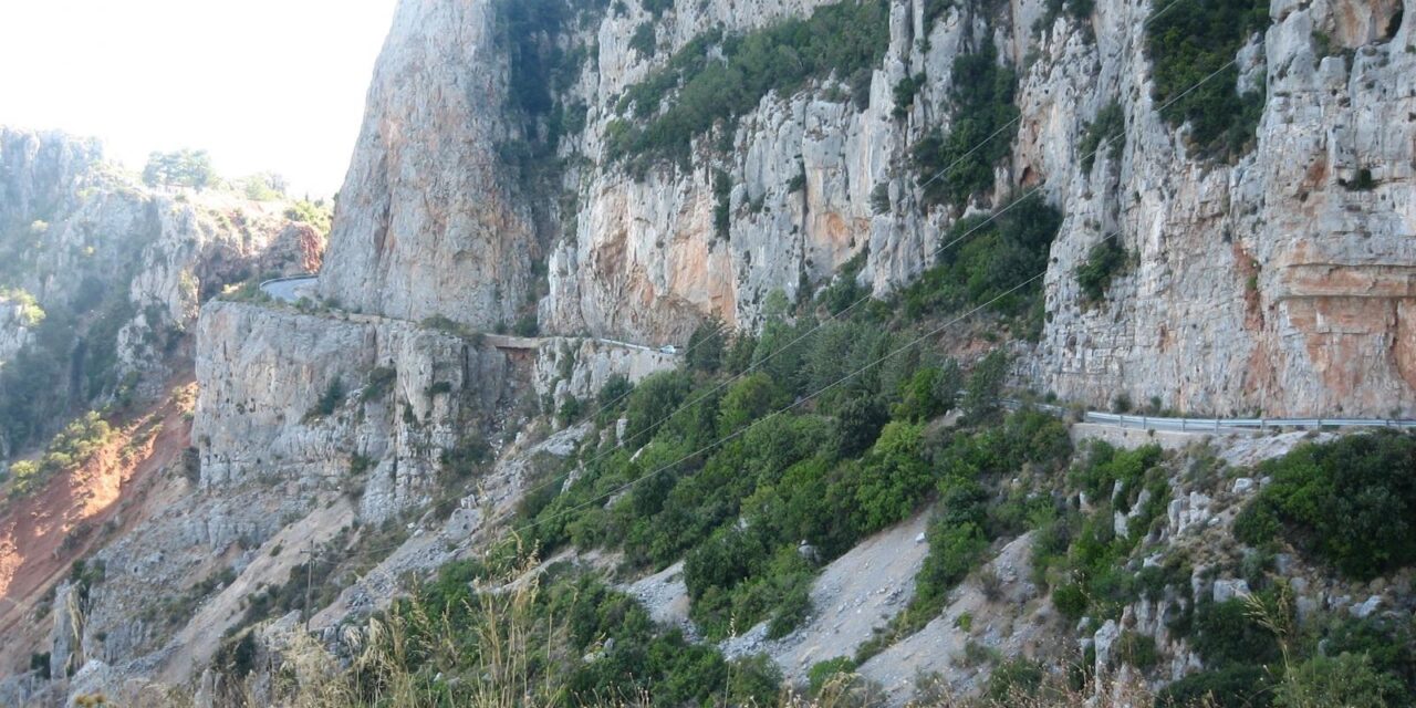 Αυτός ο δρόμος κόβει την ανάσα – Τρεις ώρες από την Αθήνα