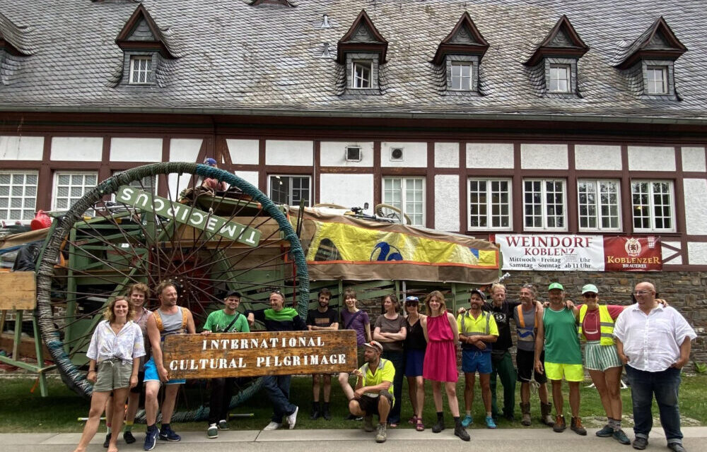 Από το Βέλγιο έως την Ελευσίνα, πολίτες διανύουν πεζή 3.000 χιλιόμετρα σε 9 μήνες – Ο σκοπός του ταξιδιού