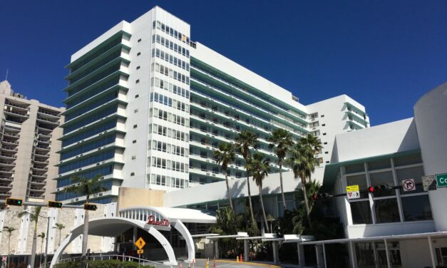 Deauville Hotel: Κατεδαφίστηκε το ιστορικό ξενοδοχείο