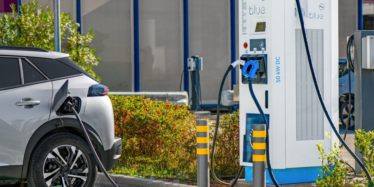 Ταξίδι με ηλεκτρικό αυτοκίνητο: 5+1 tips για ευχάριστες διαδρομές