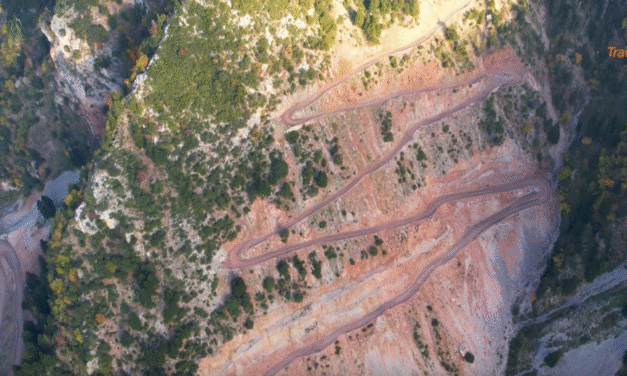 Από τις πιο επικίνδυνες διαδρομές της Ελλάδας αλλά και από τις ομορφότερες στα βουνά των Αγράφων (vid)