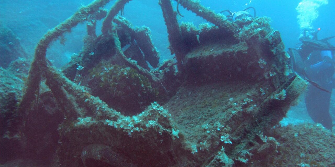 Εσείς γνωρίζετε το υγρό νεκροταφείο αυτοκινήτων; – Ένα μακάβριο μυστικό στον βυθό της αθηναϊκής Ριβιέρας