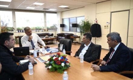 Θαλάσσιος τουρισμός: Συνάντηση Πατούλη με την ΚΟΙΝ.Σ.ΕΠ. για το γιώτινγκ στην Αθήνα – Τι συζητήθηκε