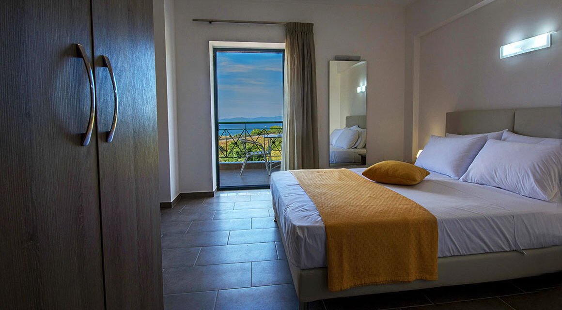 Συνάντηση Κικίλια – ΣΕΤΚΕ: Μόνιμες λύσεις στα προβλήματα των ενοικιαζομένων δωματίων