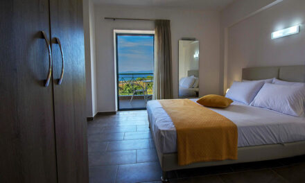 Συνάντηση Κικίλια – ΣΕΤΚΕ: Μόνιμες λύσεις στα προβλήματα των ενοικιαζομένων δωματίων