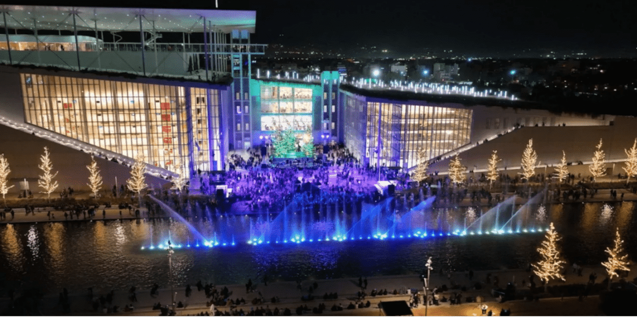 Χριστούγεννα στο ΚΠΙΣΝ: Λαμπιόνια, παγοδρόμιο, σιντριβάνια που χορεύουν