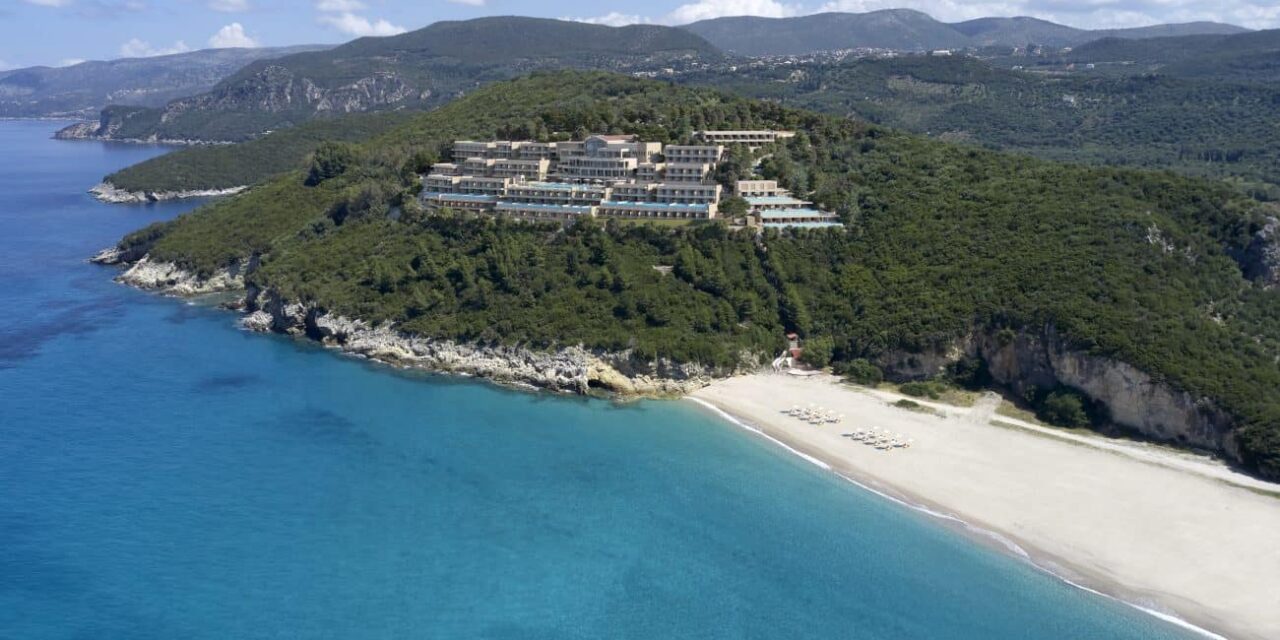 CNT: 4 ελληνικά ξενοδοχεία στα καλύτερα παραθαλάσσια της Ευρώπης για το 2023