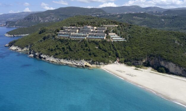 CNT: 4 ελληνικά ξενοδοχεία στα καλύτερα παραθαλάσσια της Ευρώπης για το 2023