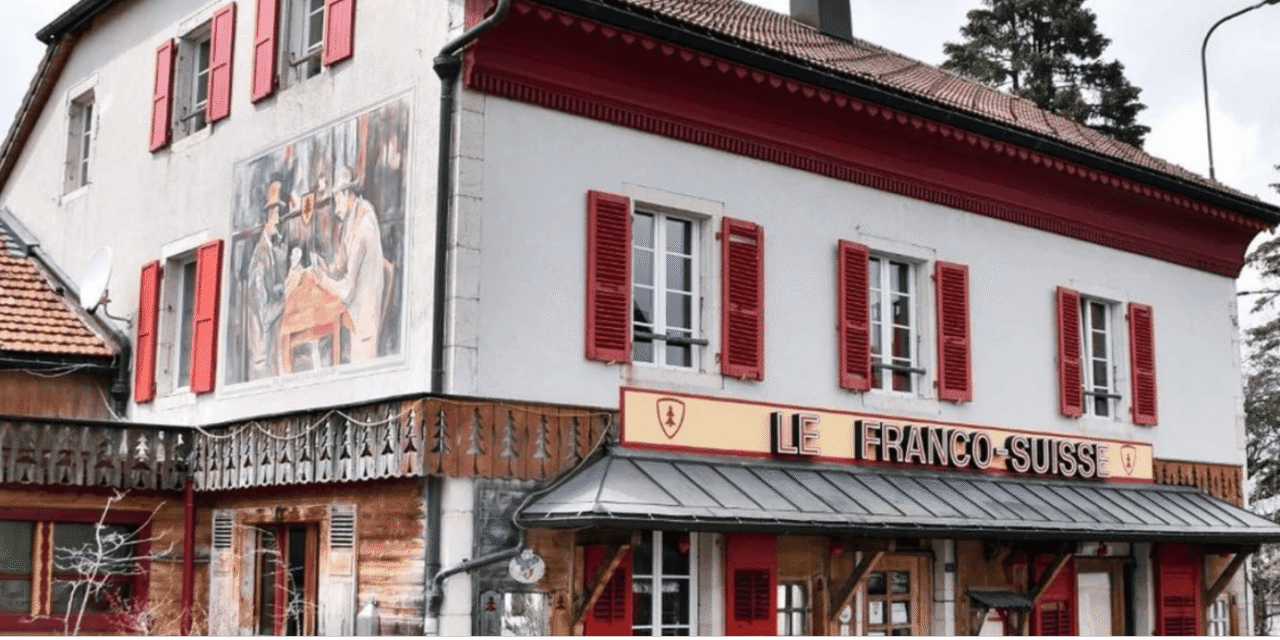 Κι όμως μπορείς να κοιμάσαι ταυτόχρονα σε δύο χώρες – Αυτό το ξενοδοχείο είναι χτισμένο πάνω σε… σύνορα