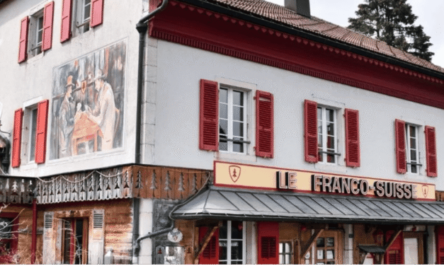 Κι όμως μπορείς να κοιμάσαι ταυτόχρονα σε δύο χώρες – Αυτό το ξενοδοχείο είναι χτισμένο πάνω σε… σύνορα