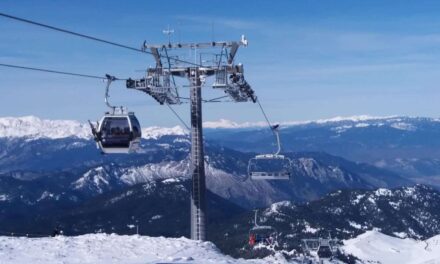 Επιτέλους άρχισε να το «στρώνει» στα χιονοδρομικά κέντρα – Έπεσαν τα πρώτα χιόνια