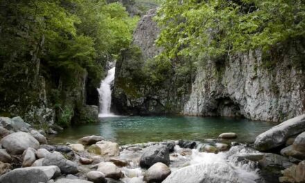 Το νησί που αποθεώνει το CNN – Απόκρημνοι βράχοι, εντυπωσιακοί καταρράκτες και φυσικές πισίνες