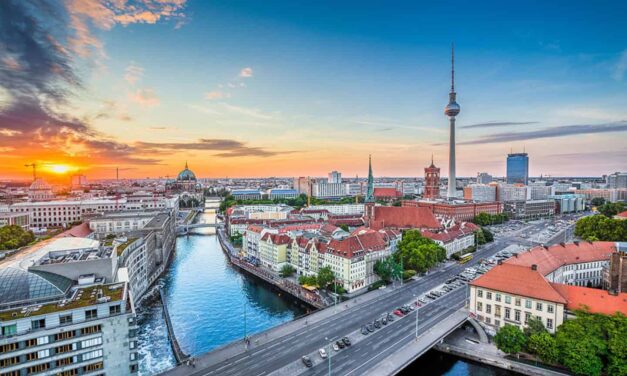 Το Βερολίνο δίνει στους νέους της χώρας voucher 50 ευρώ για θέατρα, μουσεία και νυχτερινά κέντρα