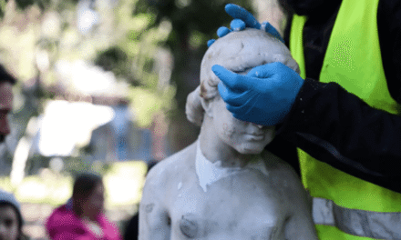 Δήμος Αθηναίων: Έργα αποκατάστασης των γλυπτών – μνημείων που φιλοξενούνται σε εξωτερικούς χώρους