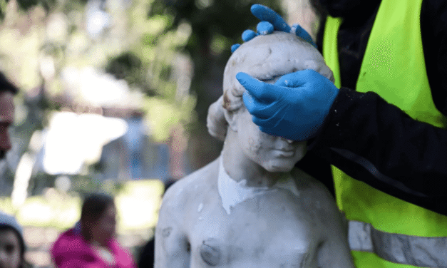 Δήμος Αθηναίων: Έργα αποκατάστασης των γλυπτών – μνημείων που φιλοξενούνται σε εξωτερικούς χώρους