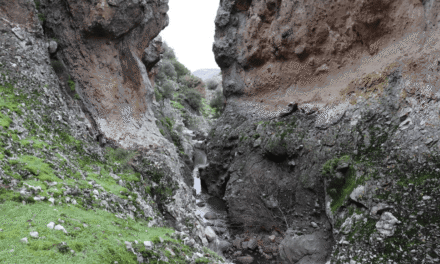 Λέσβος: Το εντυπωσιακό φαράγγι του Βούλγαρη και το γειτονικό ηφαίστειο των 18 εκατομμυρίων χρόνων