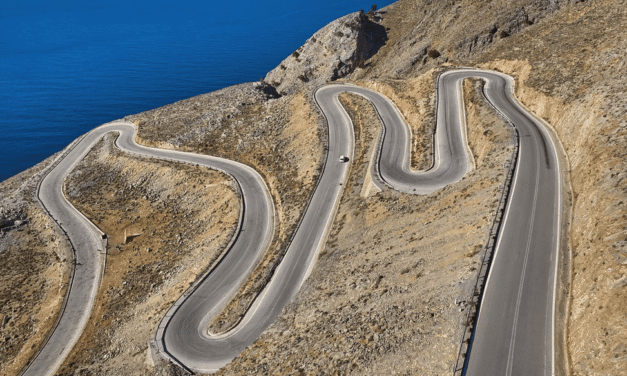 Αυτές είναι οι ομορφότερες διαδρομές για οδήγηση στην Ελλάδα – Δάση, υπέροχα χωριά και συγκλονιστική θέα