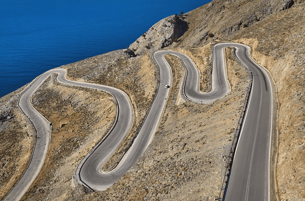 Αυτές είναι οι ομορφότερες διαδρομές για οδήγηση στην Ελλάδα – Δάση, υπέροχα χωριά και συγκλονιστική θέα