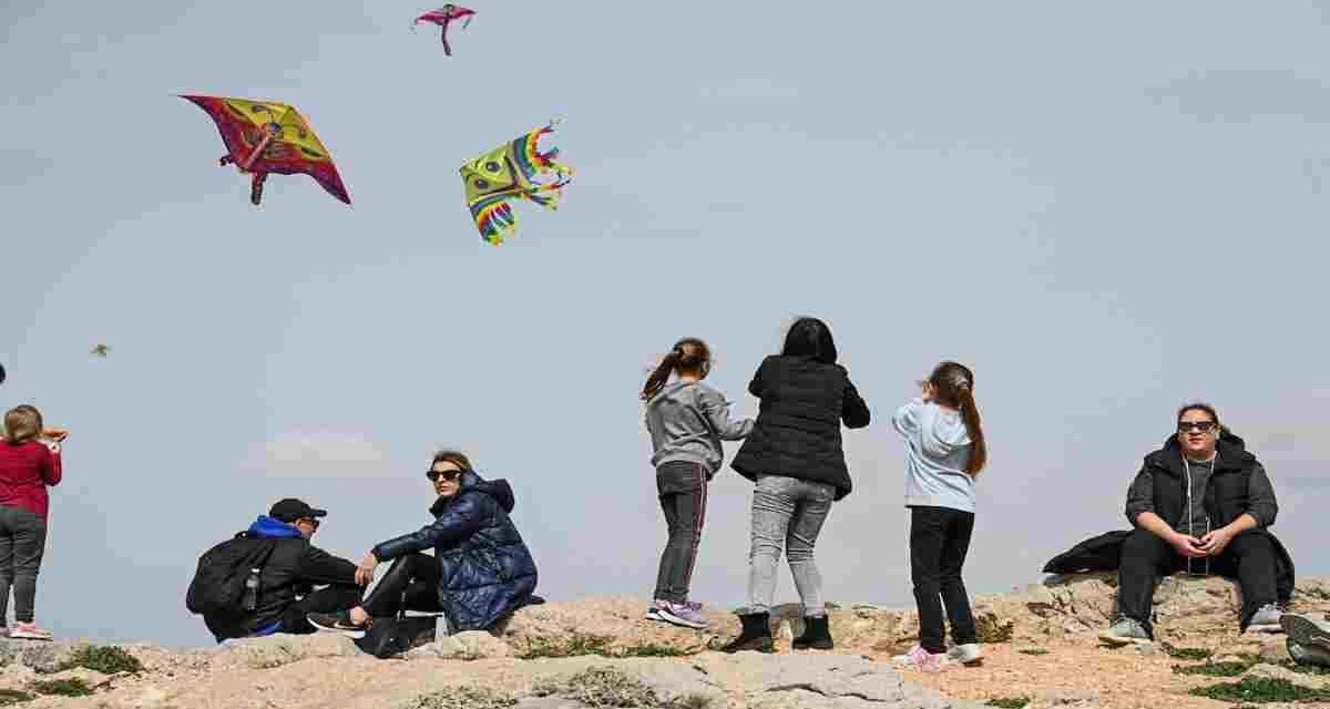 Η Αθήνα γιόρτασε παραδοσιακά τα Κούλουμα στον Λόφο του Φιλοπάππου