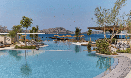 Το W Costa Navarino υποδέχεται τη νέα σεζόν από τις 5 Απριλίου, με ένα δυναμικό πρόγραμμα εμπειριών