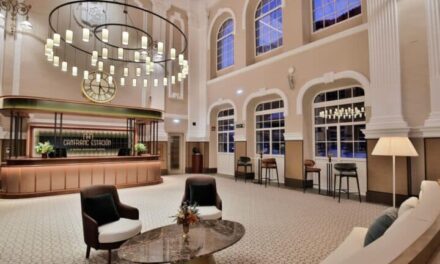 Ισπανία: Eγκαταλελειμμένος σιδηροδρομικός σταθμός μετατράπηκε σε εντυπωσιακό ξενοδοχείο