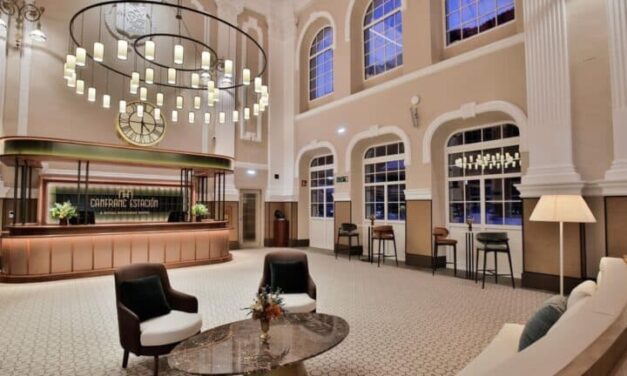 Ισπανία: Eγκαταλελειμμένος σιδηροδρομικός σταθμός μετατράπηκε σε εντυπωσιακό ξενοδοχείο