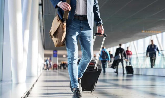 Telegraph: Αυτές είναι οι πιο περίεργες συνήθειες των Ευρωπαίων στις διακοπές