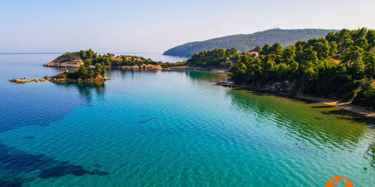 Η εκπληκτική παραλία των Ελληνικών με το νησάκι του Αγίου Νικολάου (video)