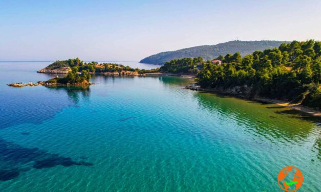 Η εκπληκτική παραλία των Ελληνικών με το νησάκι του Αγίου Νικολάου (video)