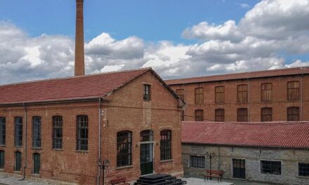 Ελληνική χειροτεχνία: Ανοίγουν 19 δομές κατάρτισης υφαντικής, κεραμικής, ξυλοτεχνίας σε όλη τη χώρα