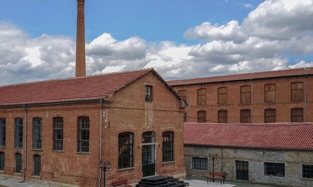 Ελληνική χειροτεχνία: Ανοίγουν 19 δομές κατάρτισης υφαντικής, κεραμικής, ξυλοτεχνίας σε όλη τη χώρα