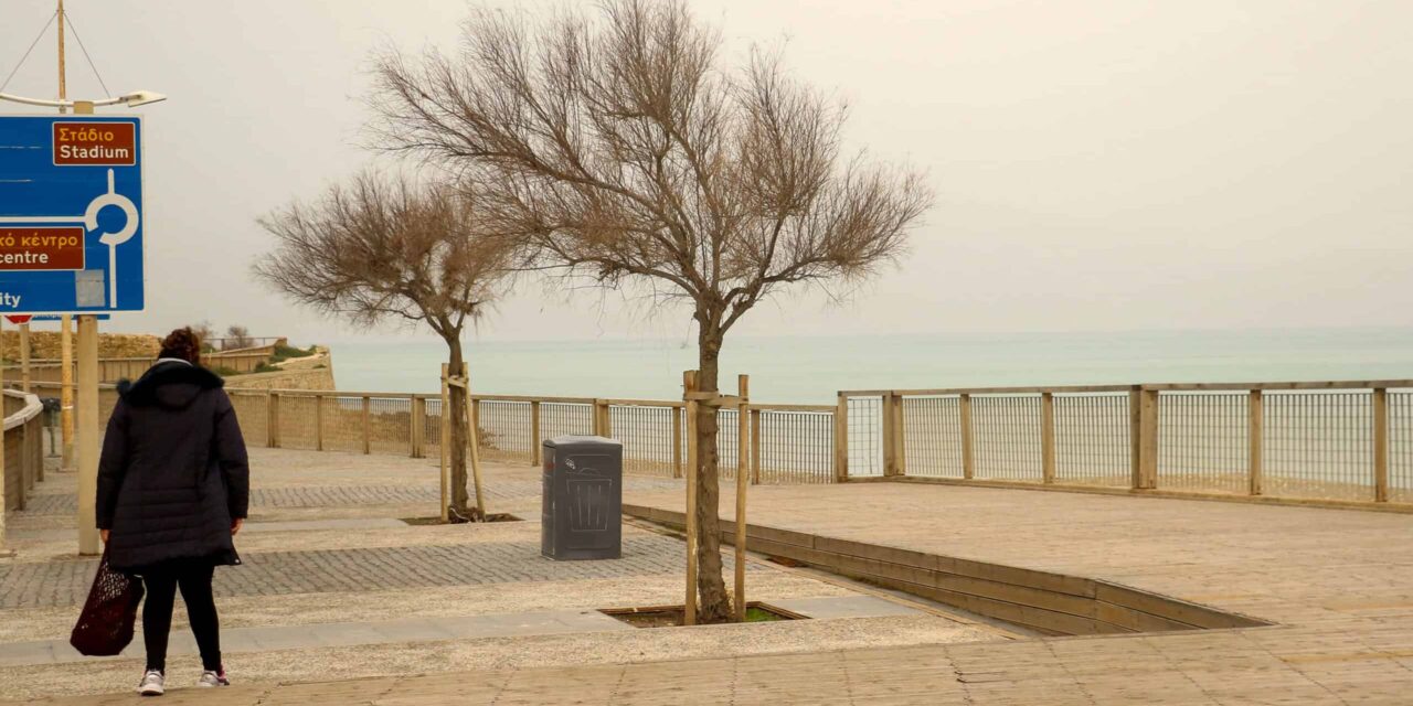 Καιρός: Νεφώσεις με τοπικές βροχές και μεταφορά αφρικανικής σκόνης σήμερα