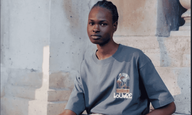 Το μουσείο του Λούβρου τύπωσε μπλουζάκια με τις διάσημες συλλογές του