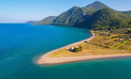 Φάρος Βασιλίνας: Ένας φρουρός στην είσοδο του Μαλιακού (vid)