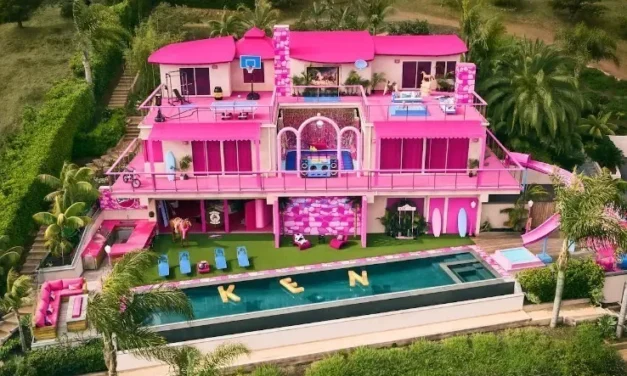 Δωρεάν διακοπές στη ροζ βίλα της Μπάρμπι στο Μαλιμπού μέσω… Airbnb