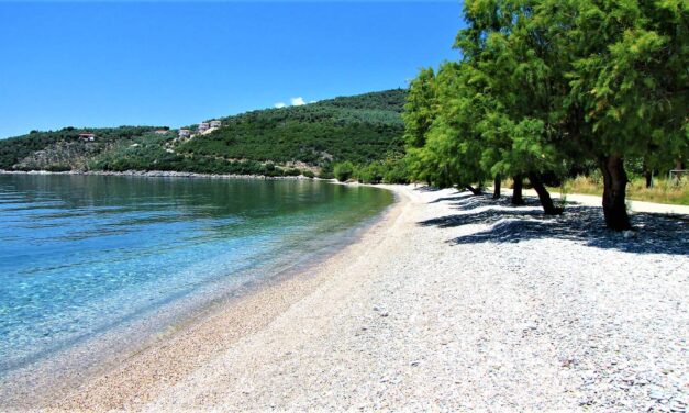 Λεφόκαστρο: Ένα γαλήνιο παραθαλάσσιο χωριουδάκι που θα σας καταπλήξει (video)