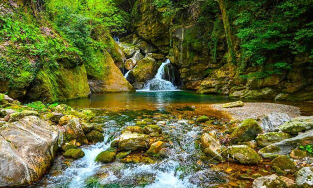 Καταρράκτες Κισσού: Μια απίστευτη όαση δροσιάς κρυμμένη στα βουνά του Πηλίου