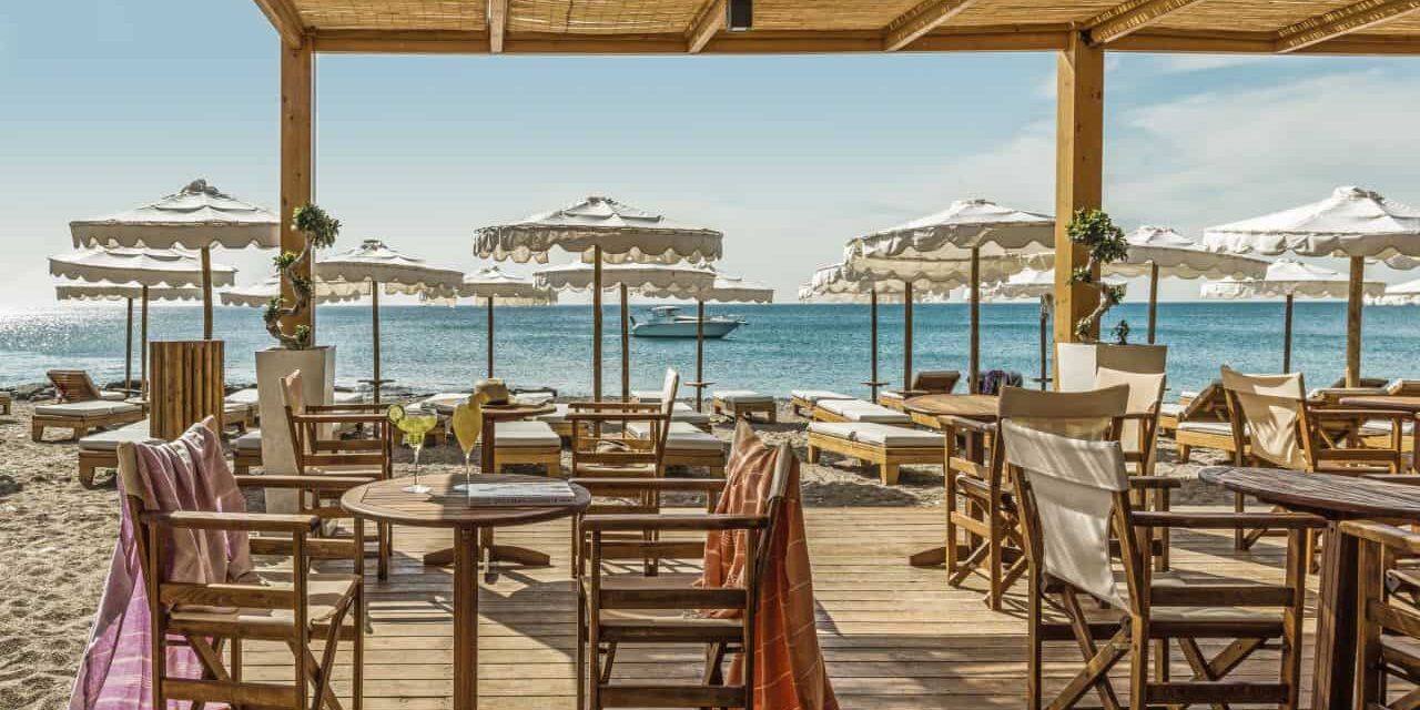Ροδίτης μετέτρεψε το beach bar σε καταφύγιο πληγέντων από την πυρκαγιά
