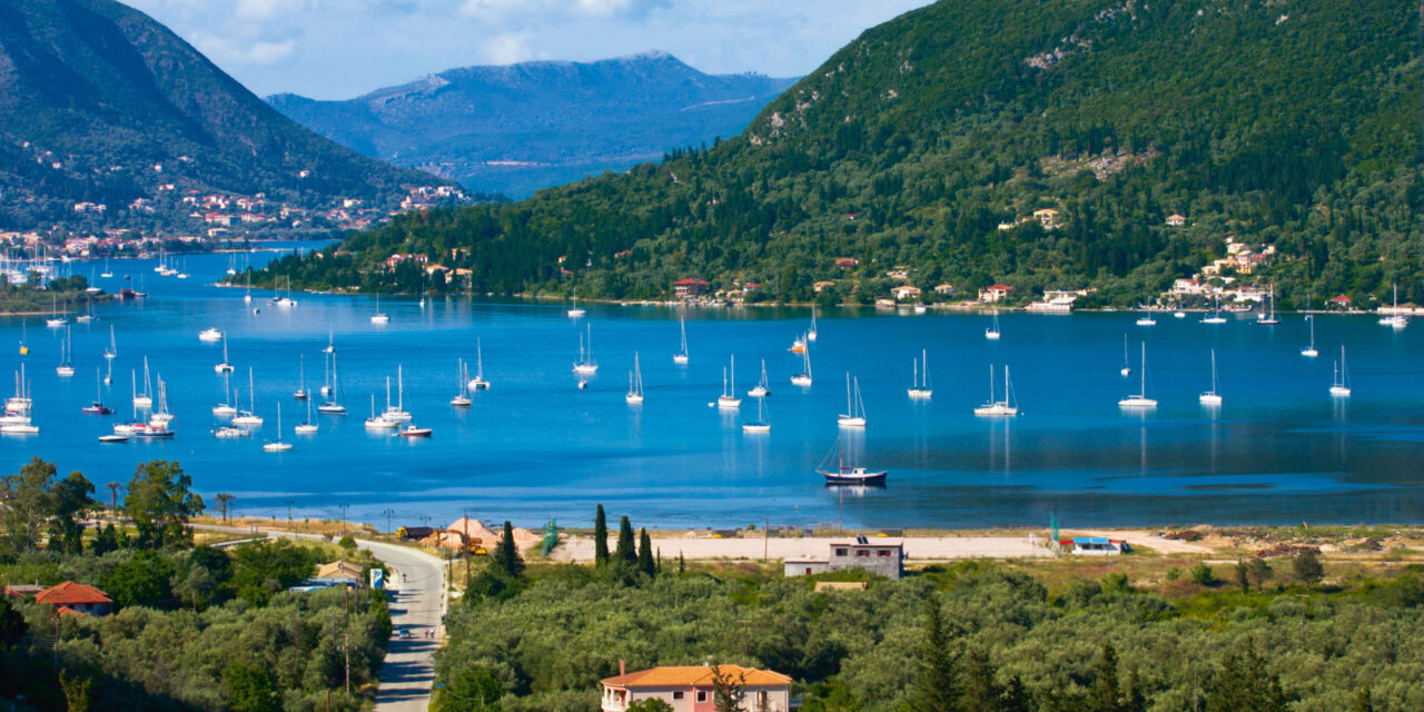 Guardian: Ένα ελληνικό νησί ανάμεσα στις καλύτερες ανοιξιάτικες αποδράσεις στην Ευρώπη
