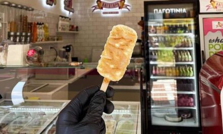 Θεσσαλονίκη: Η μπουγάτσα έγινε παγωτό ξυλάκι και ενθουσιάζει τουρίστες και ντόπιους!