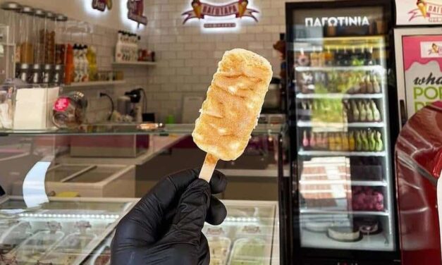 Θεσσαλονίκη: Η μπουγάτσα έγινε παγωτό ξυλάκι και ενθουσιάζει τουρίστες και ντόπιους!