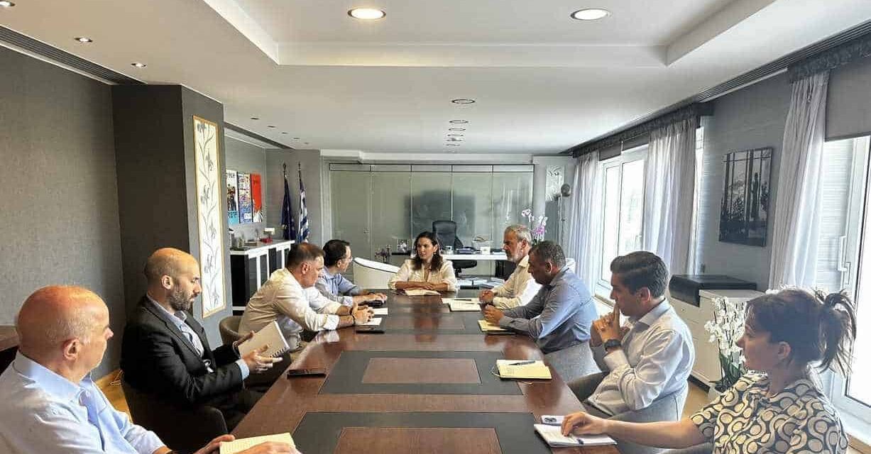 Έκτακτη σύσκεψη Κεφαλογιάννη για τις φωτιές στη Ρόδο