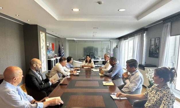 Έκτακτη σύσκεψη Κεφαλογιάννη για τις φωτιές στη Ρόδο