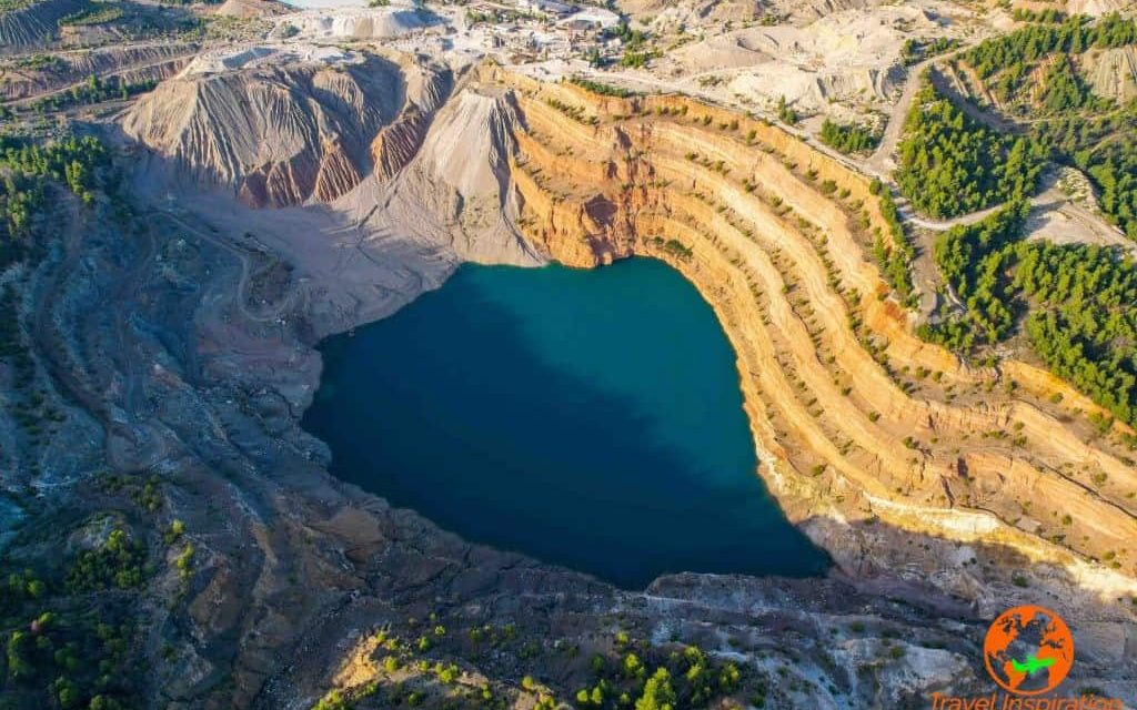 Βόρεια Εύβοια: Το σπάνιο θέαμα που παρουσιάζουν οι άγνωστες λίμνες Μεταλλείων (video)