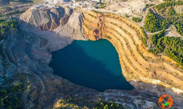 Βόρεια Εύβοια: Το σπάνιο θέαμα που παρουσιάζουν οι άγνωστες λίμνες Μεταλλείων (video)